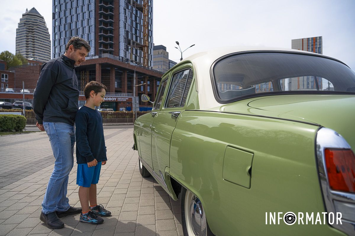 Два поколения Два поколения