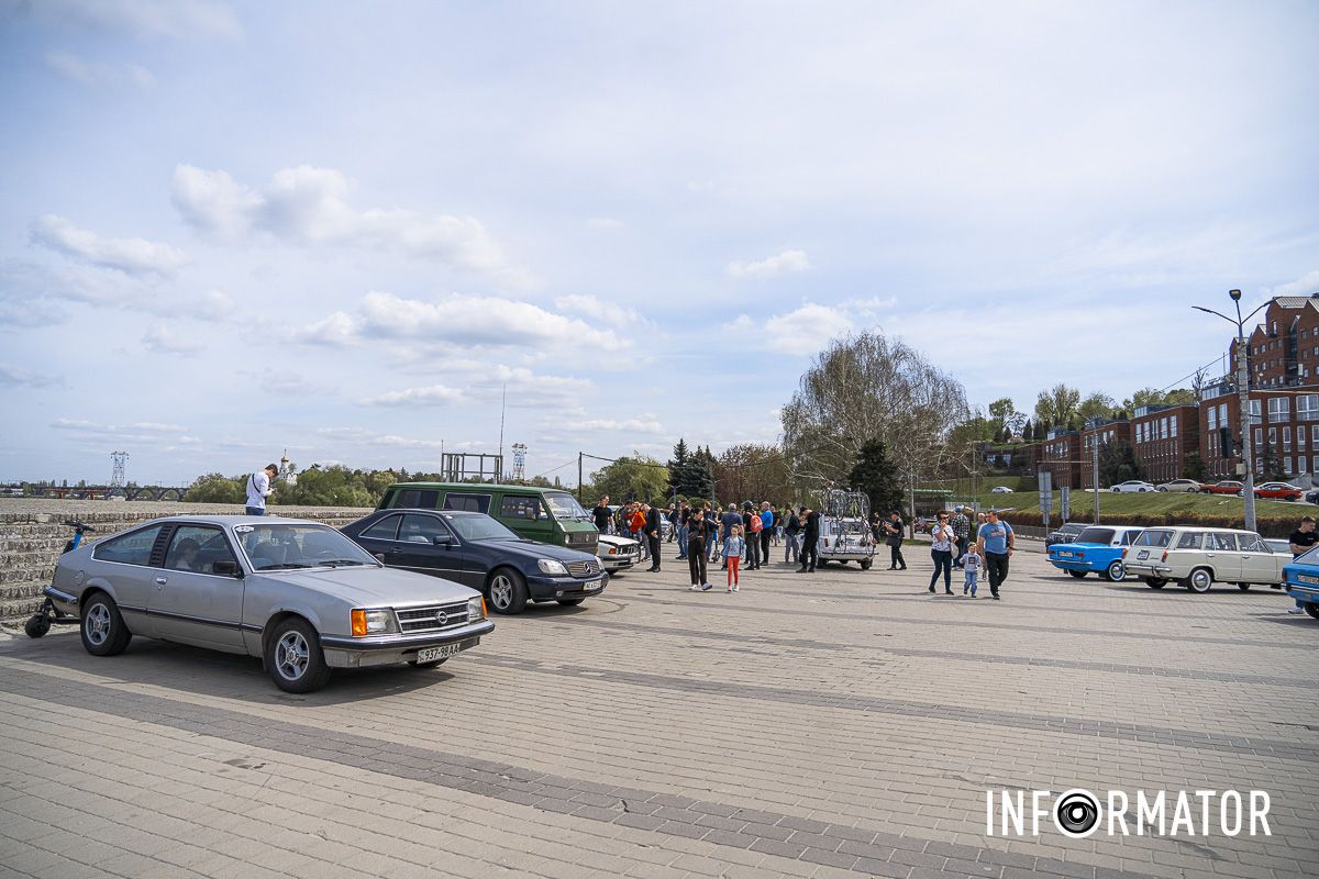 Привлекает внимание Привлекает внимание