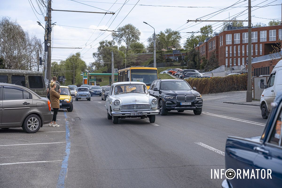 После небольшого брифинга автомобилисты отправились в автопробег по городу После небольшого брифинга автомобилисты отправились в автопробег по городу