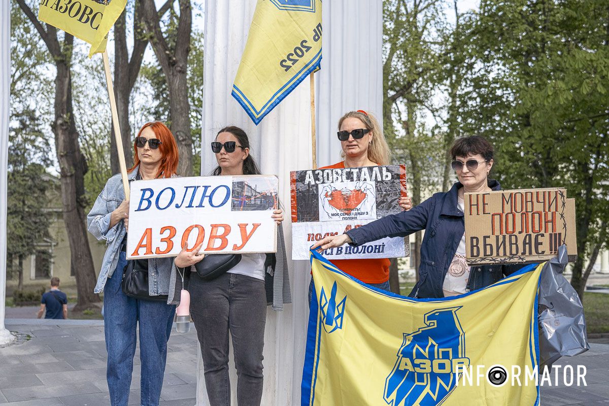 Організатори акції-нагадування кажуть, що таким чином привертають увагу суспільства до цієї проблеми Організатори акції-нагадування кажуть, що таким чином привертають увагу суспільства до цієї проблеми