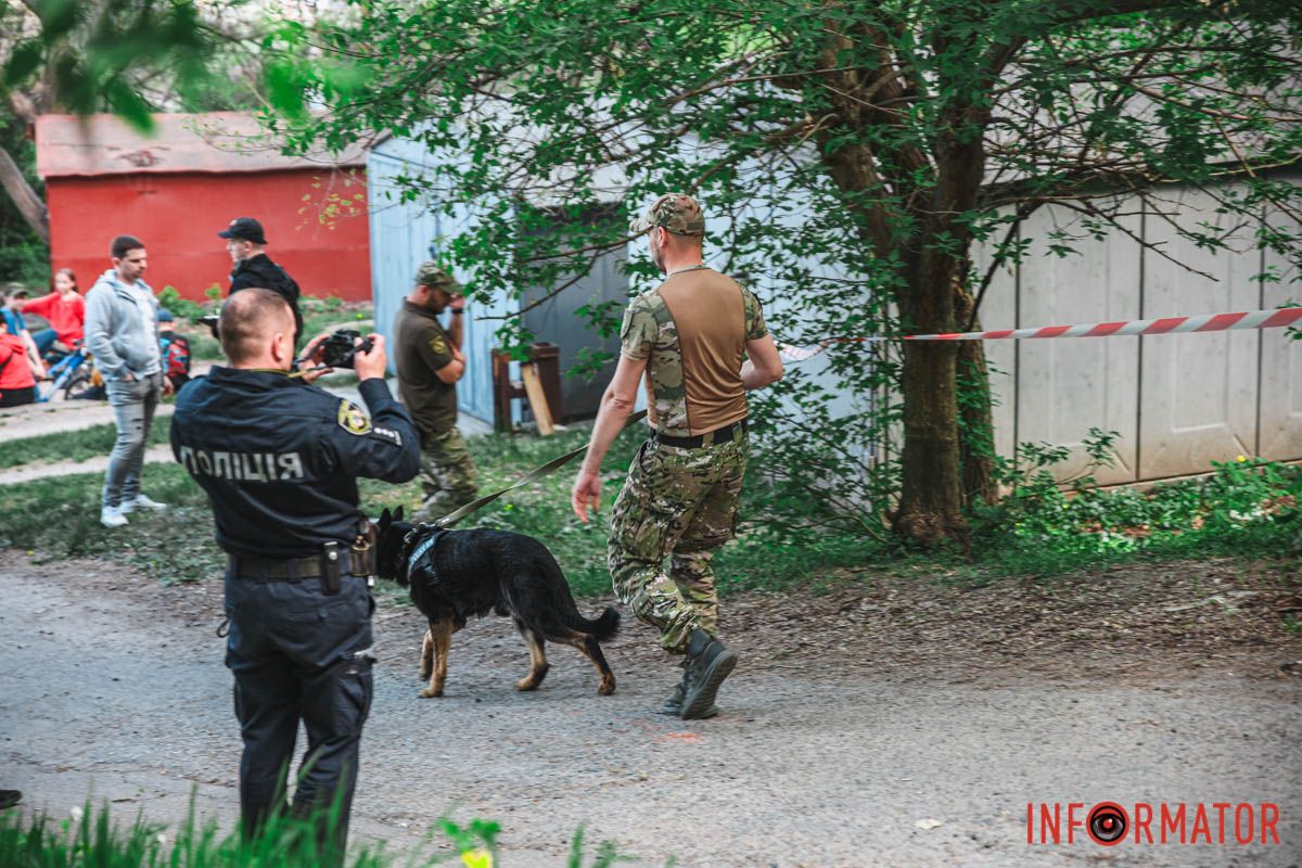 За словами очевидців, на даній ділянці знайшли тіло жінки За словами очевидців, на даній ділянці знайшли тіло жінки