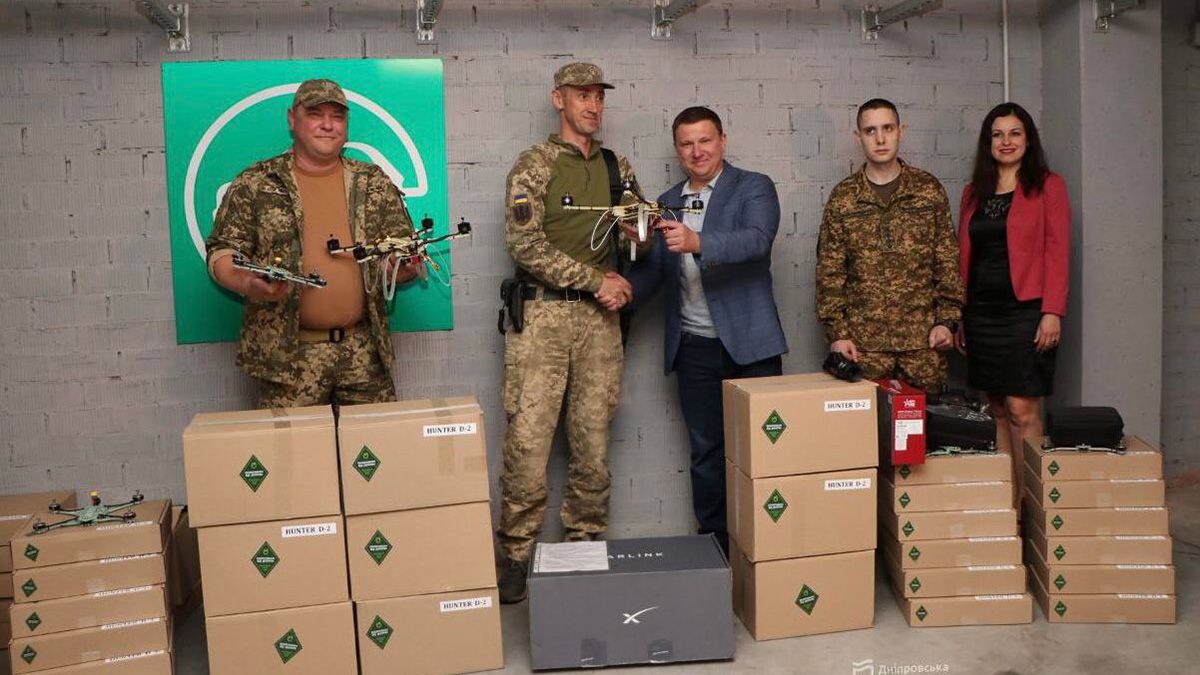 FPV-дрони, тепловізійні приціли, засоби безперебійного звʼязку: чергова партія допомоги захисникам від дніпрян