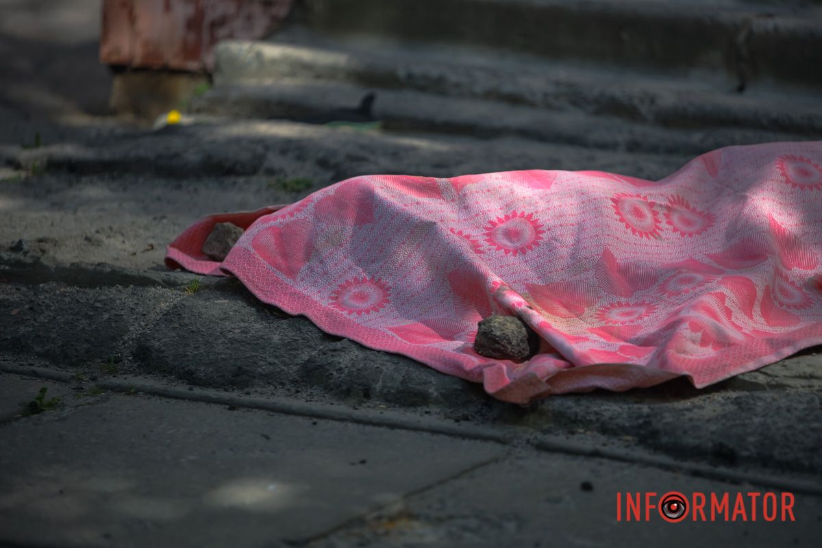 Наразі невідомо, з якого поверху випала жінка