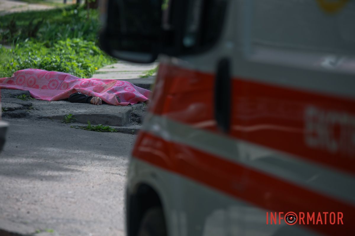 Сюди приїхали лікарі та поліцейські