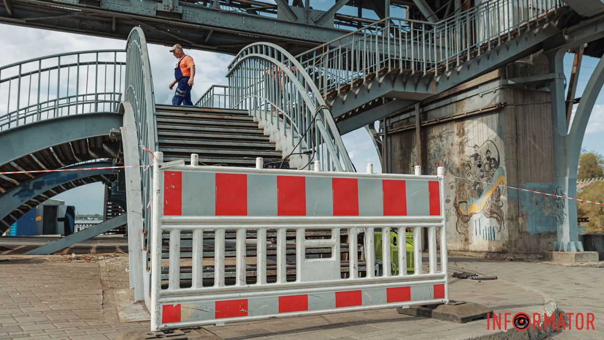 Для их ремонта был выбран композитный материал, который продлит их эксплуатацию Для их ремонта выбрали композитный материал, который продлит их эксплуатацию