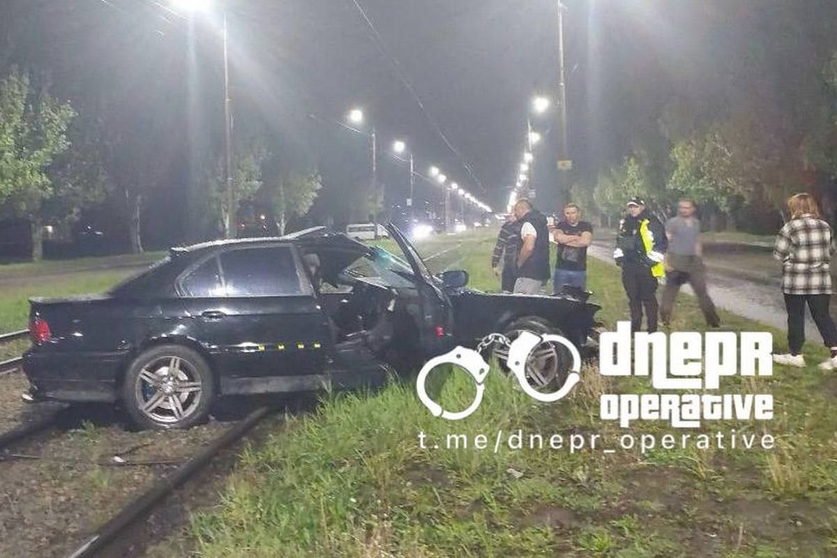 На Донецькому шосе BMW зіткнулась з маршруткою №23 На Донецькому шосе BMW зіткнулась з маршруткою №23