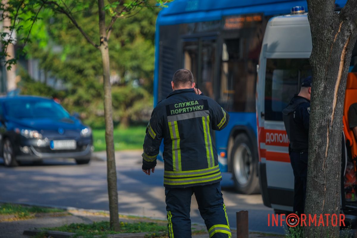 Рятувальники, поліцейські та медики