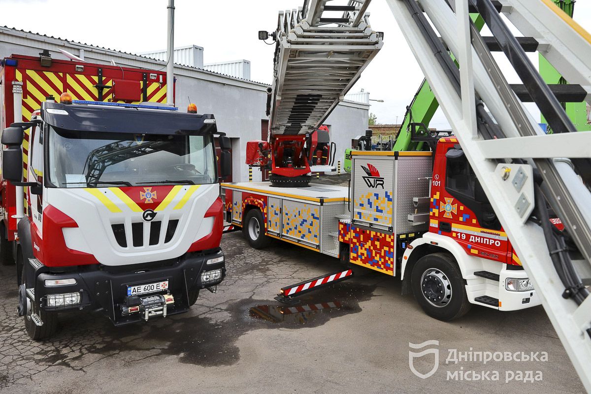 Вместе они осмотрели технику и спецоборудование, приобретенное, в частности, на средства города