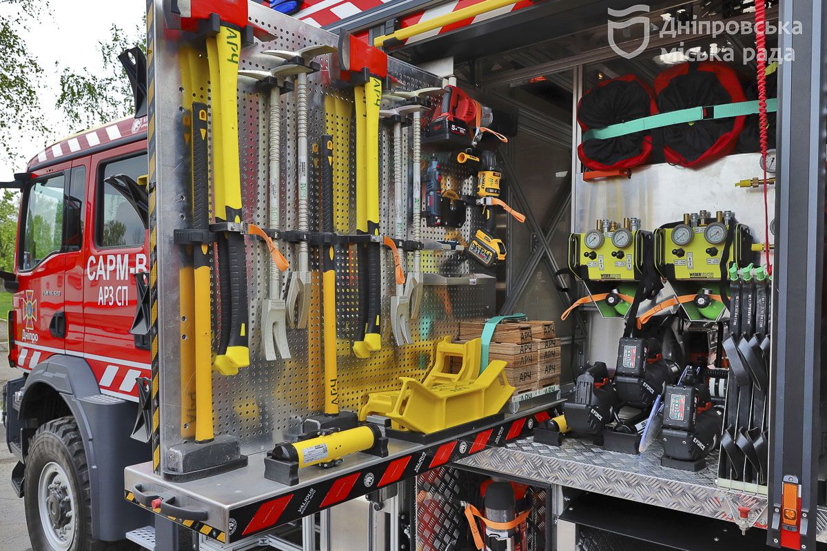 Здесь - снегоболотоход 