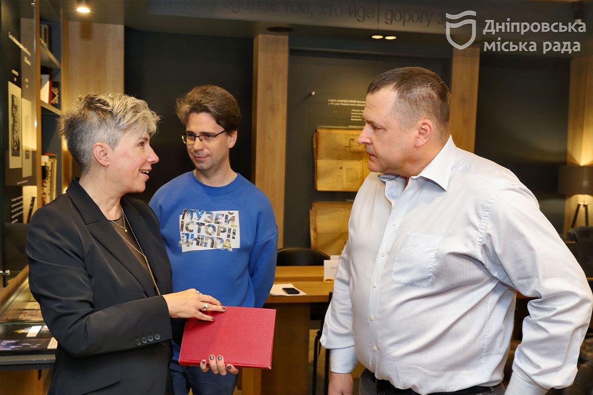 Дніпро з офіційним візитом відвідала пані посол Канади в Україні Наталка Цмоць