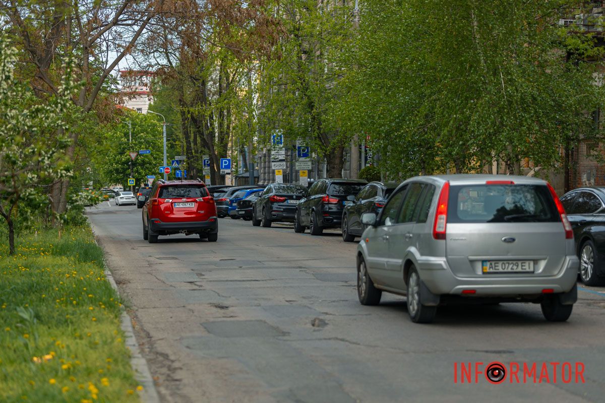 Здесь могут совершить движение в обоих направлениях