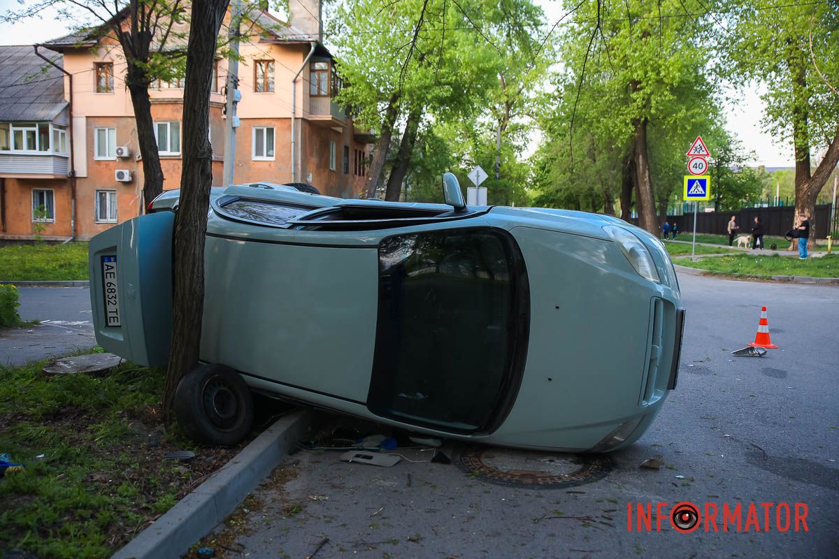 ЗАЗ відлетів у дерево