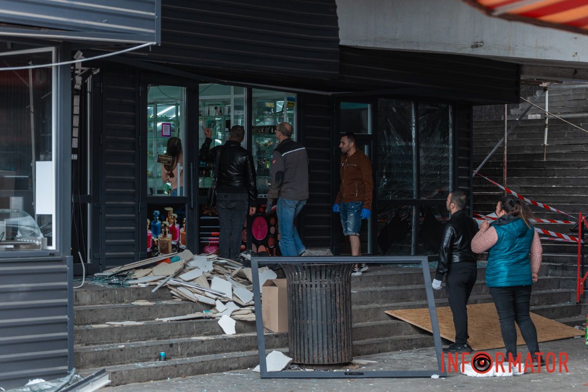 Прибирають