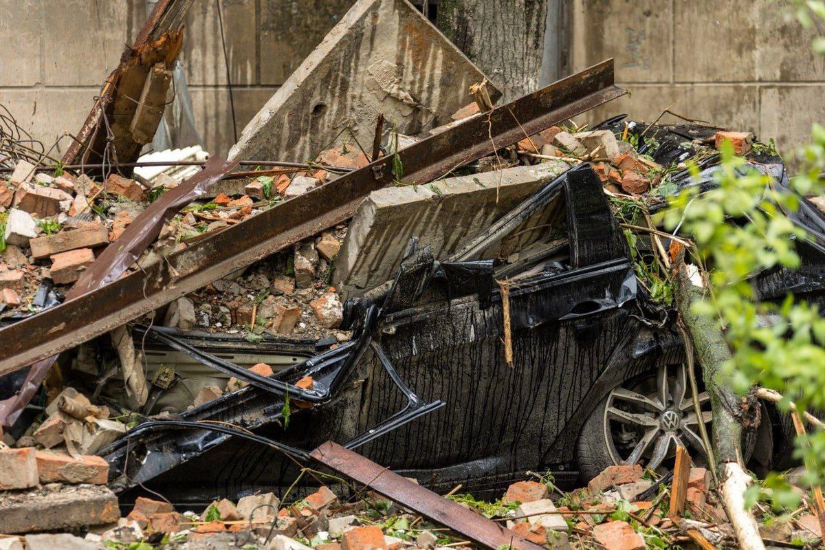 У найбільш пошкодженому будинку продовжуються аварійно-пошукові роботи