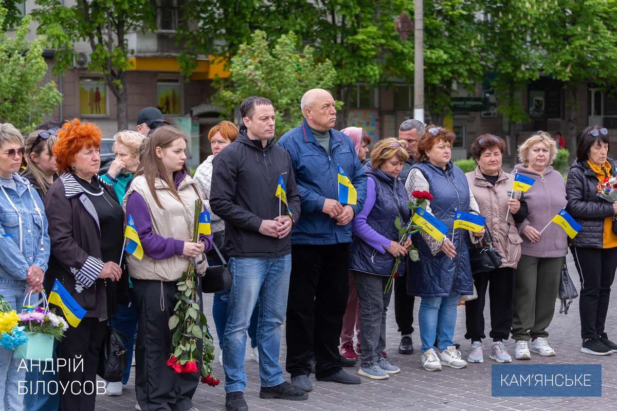 Местные власти вместе с семьями погибших защитников