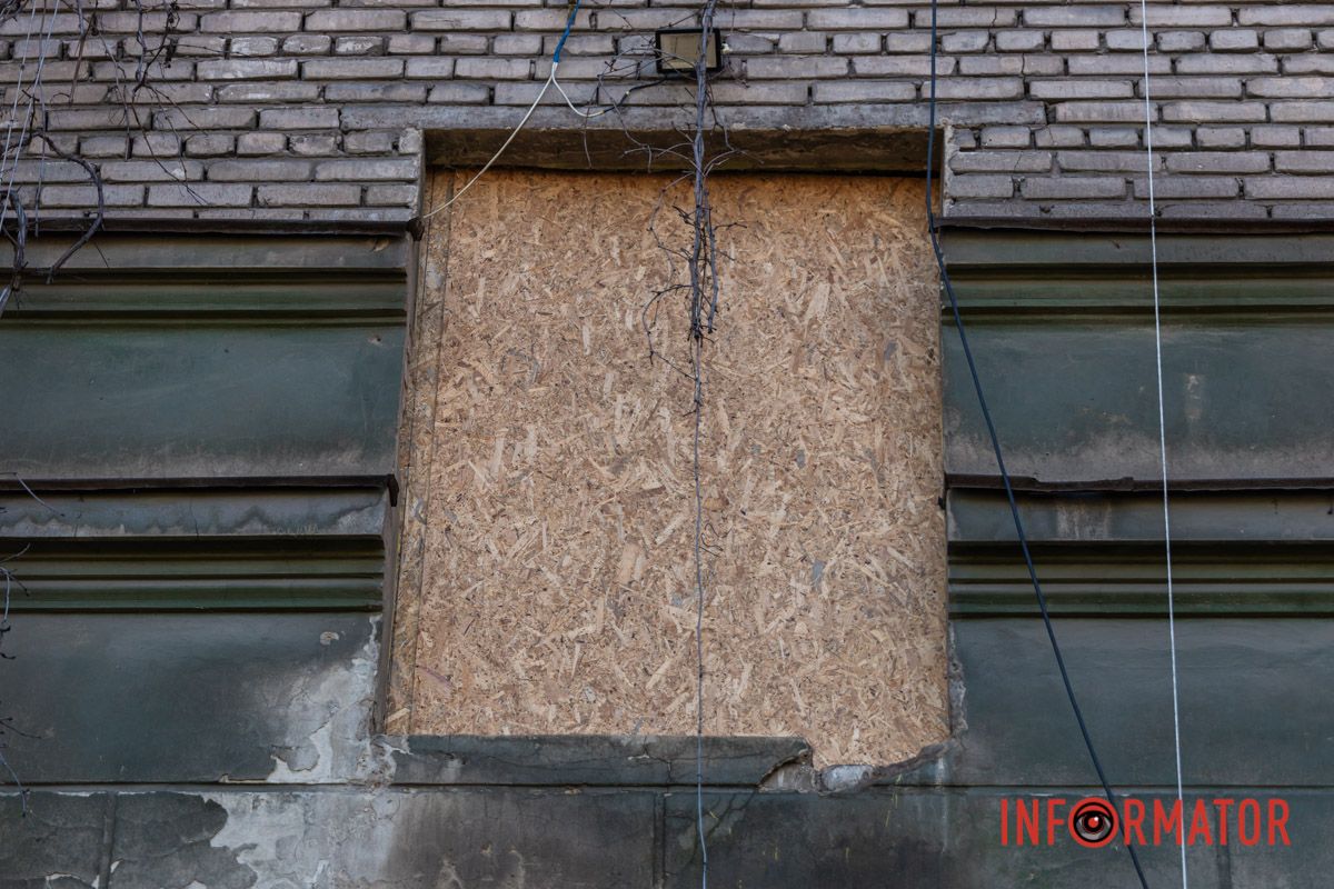 Латають шибки