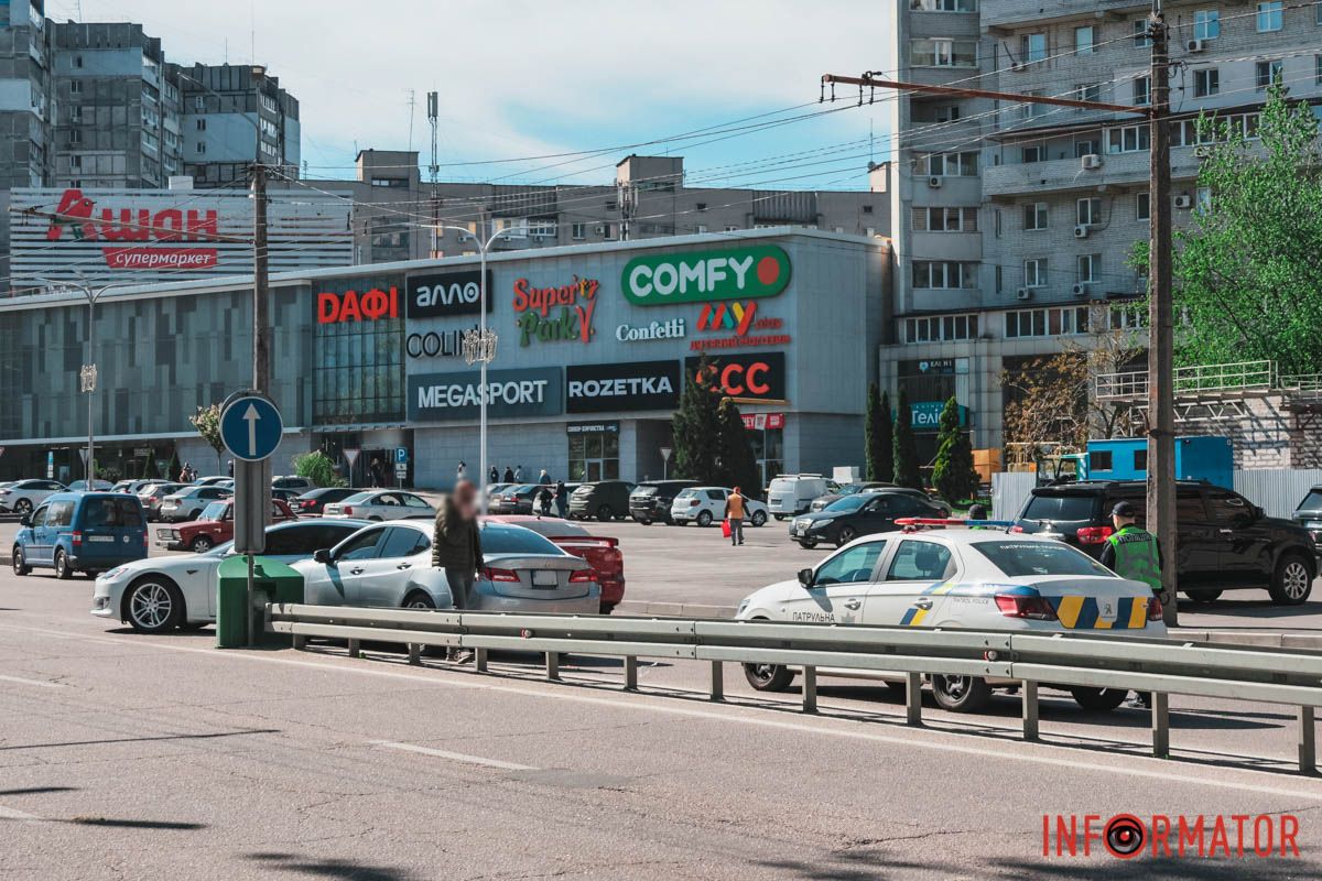 В Днепре на Запорожском шоссе возле ТЦ