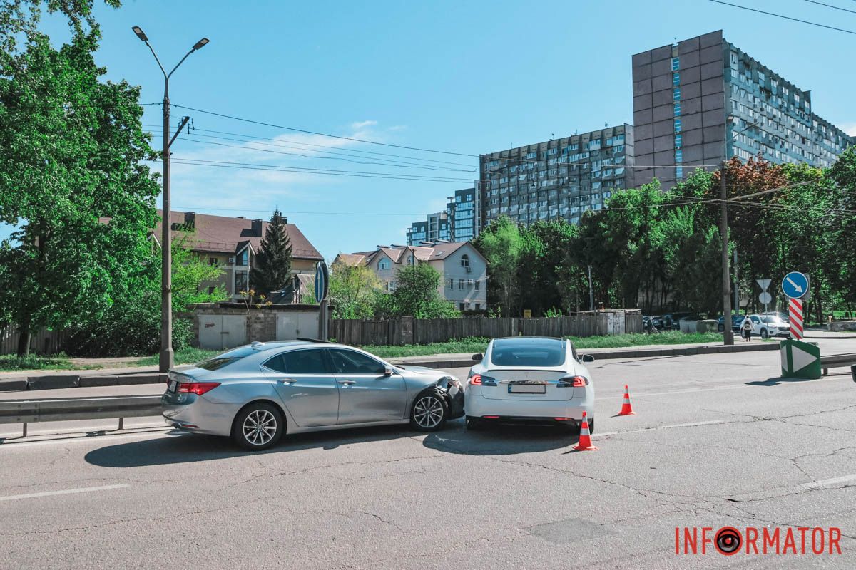 В Днепре на Запорожском шоссе возле ТЦ