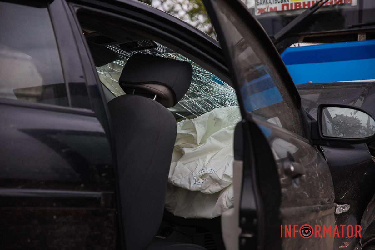 Hyundai лоб в лоб зіштовхнувся з маршруткою