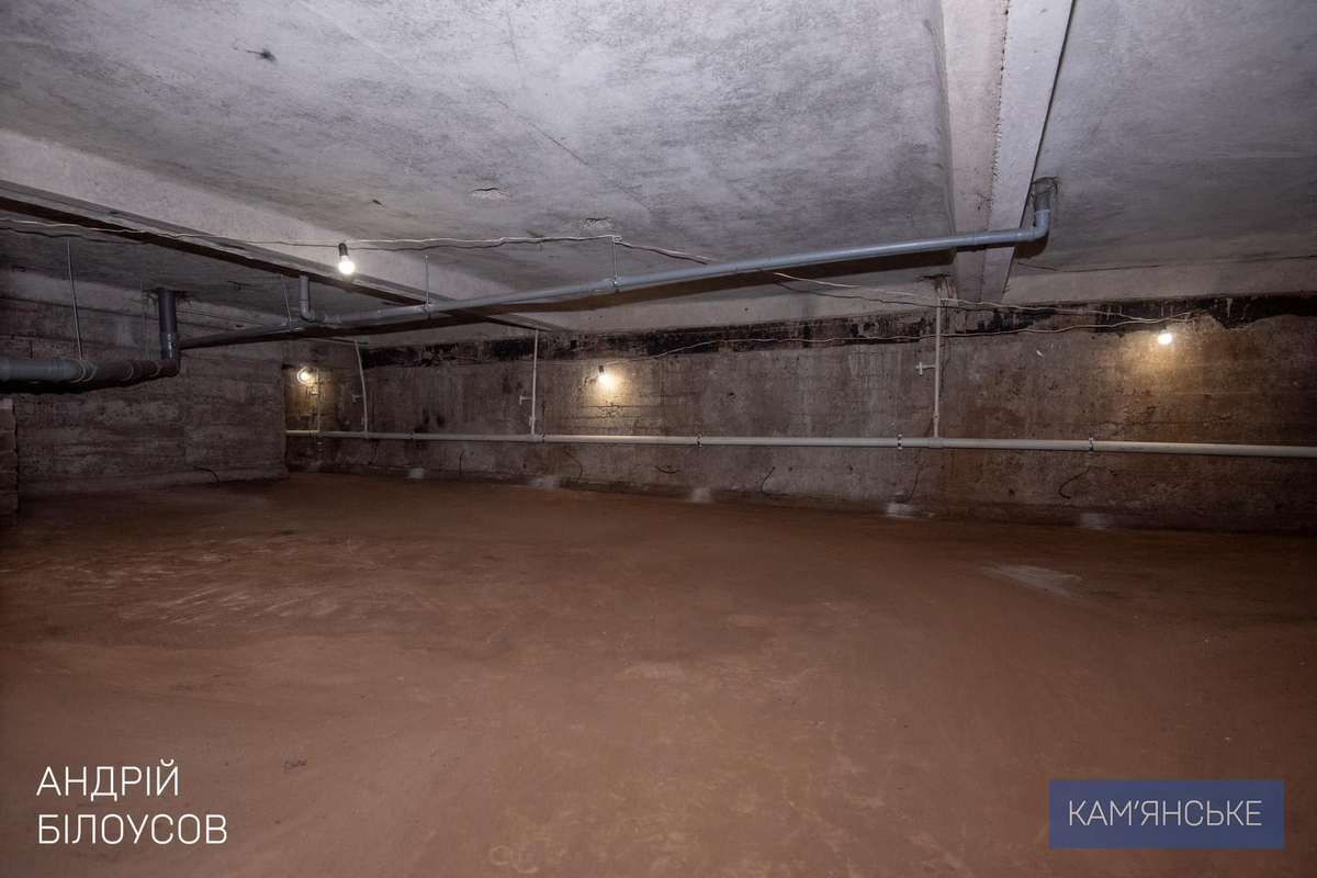 Помимо замены старых труб в подвалах здесь также ремонтируют чердаки над подъездами Помимо замены старых труб в подвалах здесь также ремонтируют чердаки над подъездами