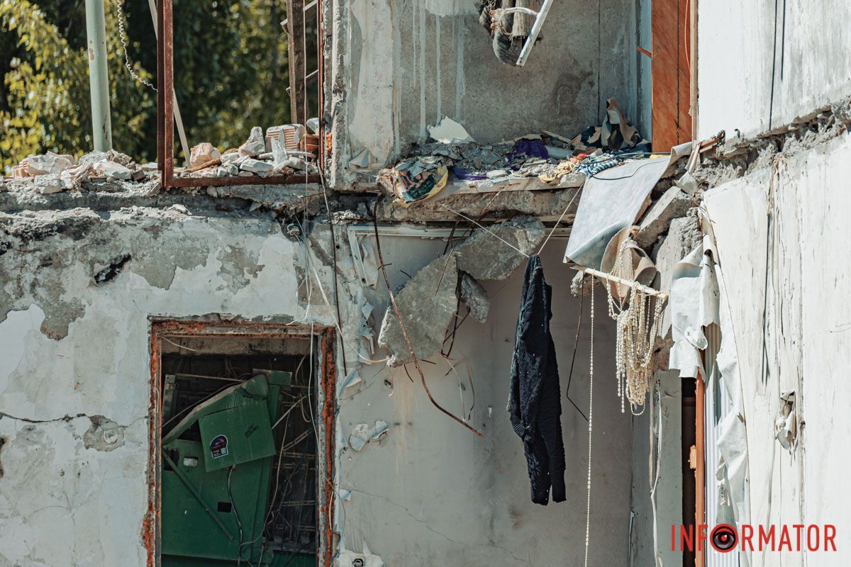 А вот в марте начали демонтировать 9 этаж здания А вот в марте начали демонтировать 9 этаж здания