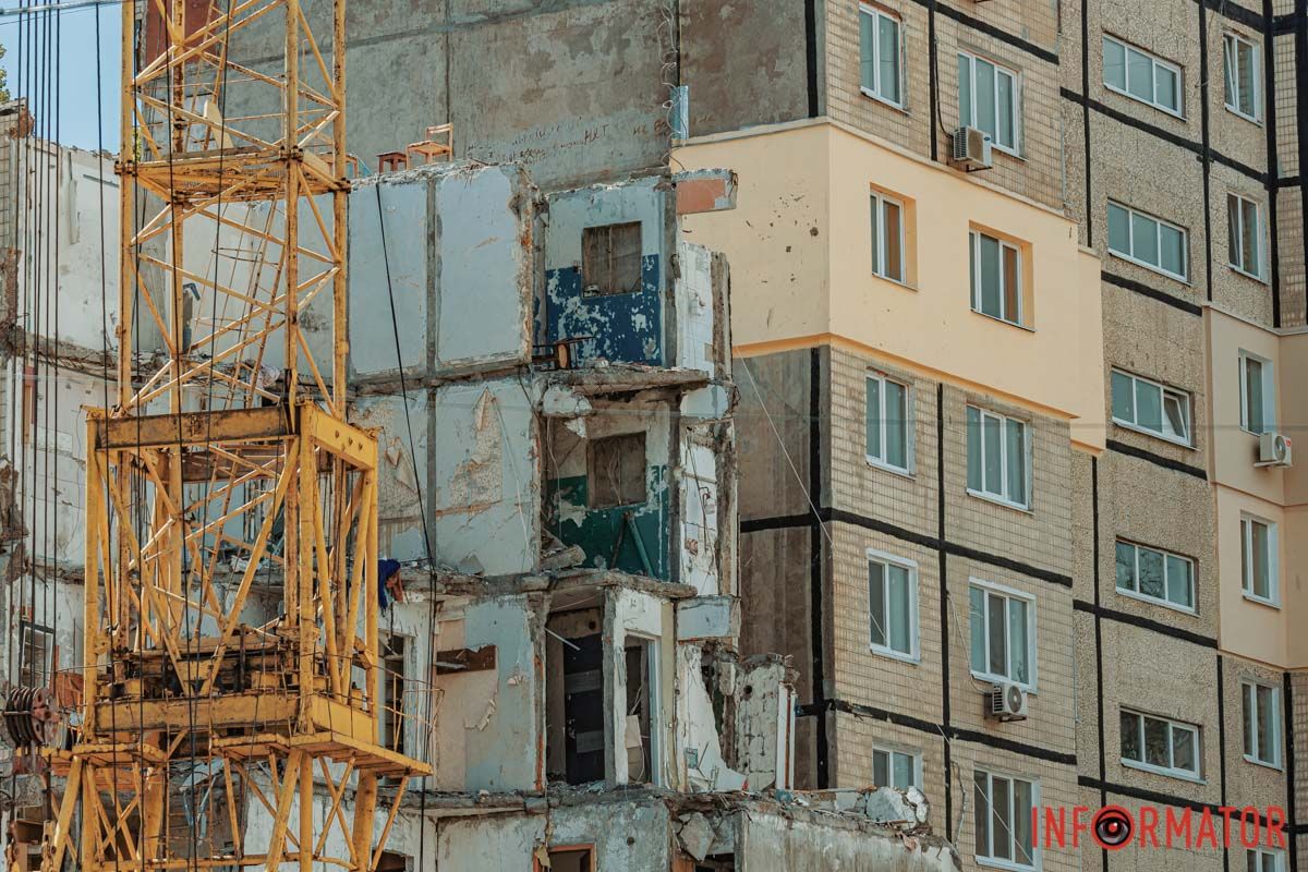 В Днепре начали демонтировать полностью разрушенные российской ракетой подъезды на Набережной Победы, 118 В Днепре начали демонтировать полностью разрушенные российской ракетой подъезды на Набережной Победы, 118