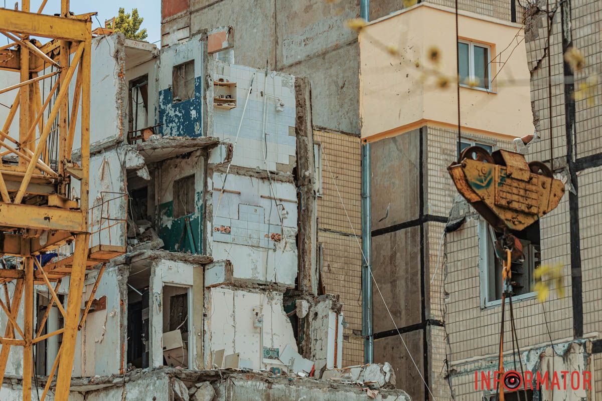 За это время разобрали помещение к стене соседнего уцелевшего подъезда на уровне 6-7 этажа За это время разобрали помещение к стене соседнего уцелевшего подъезда на уровне 6-7 этажа