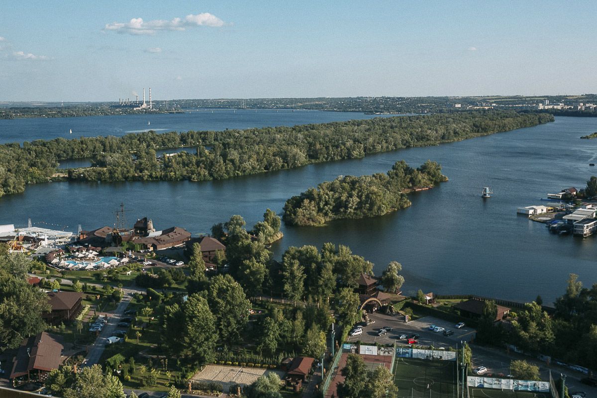 На початку квітня 2024 року Вежу II Sky Tower та будівлю Амфітеатру ввели в експлуатацію
