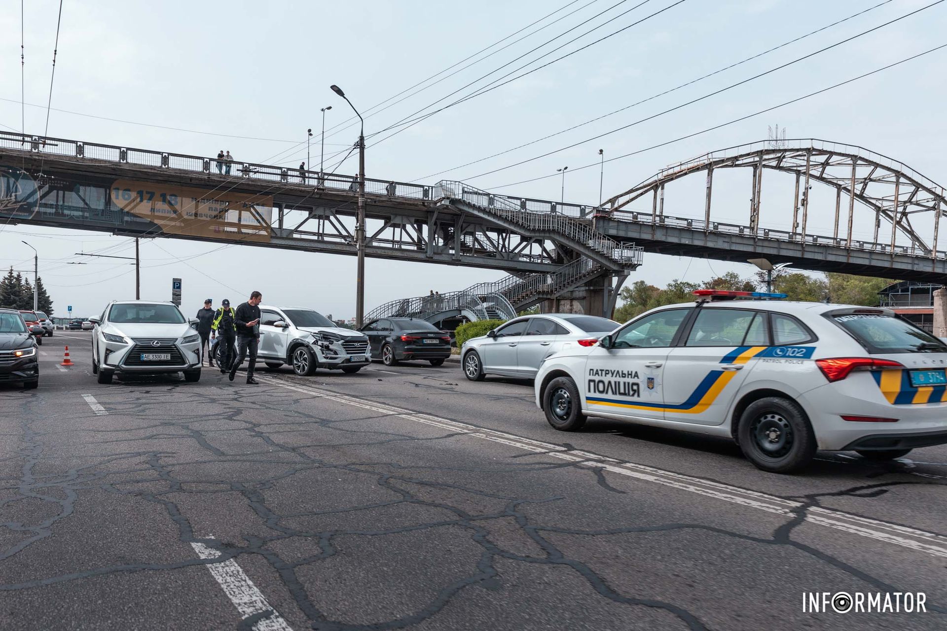 На Сечеславской Набережной столкнулись Hyundai и Lexus На Сечеславской Набережной столкнулись Hyundai и Lexus