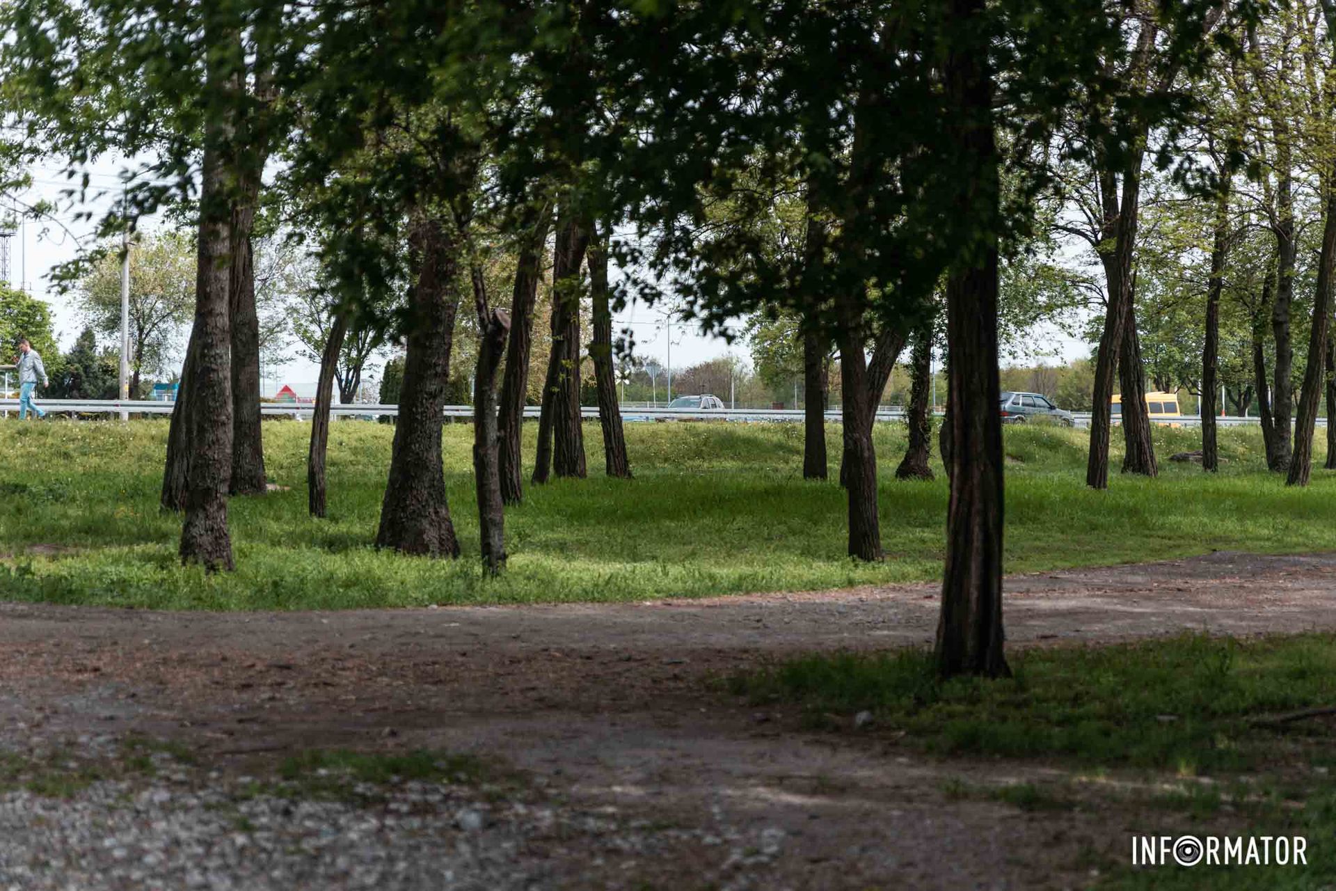 Зеленая зона находится рядом с гипермаркетом Зеленая зона находится рядом с гипермаркетом