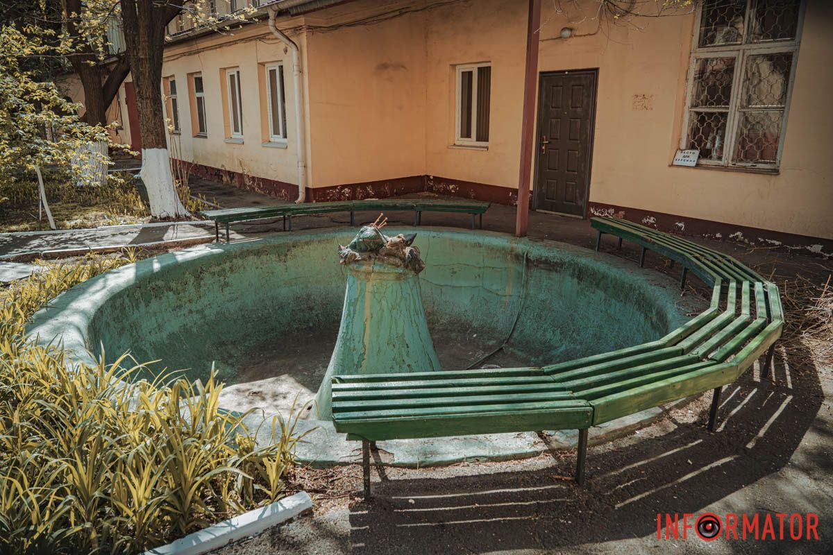 Фонтан на задньому дворі