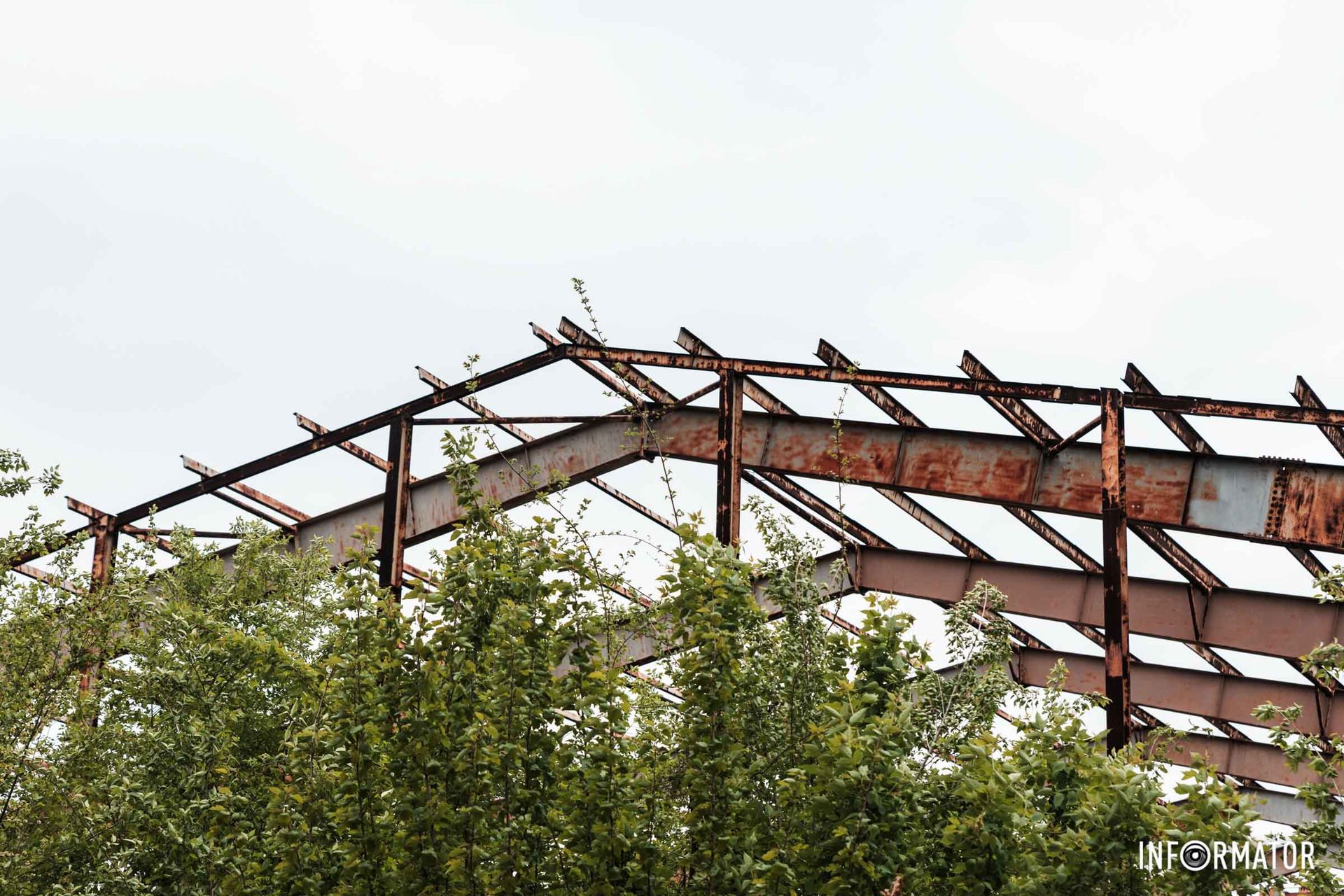 Поряд возводять ще декілька житлових комлпексів Поряд возводять ще декілька житлових комлпексів