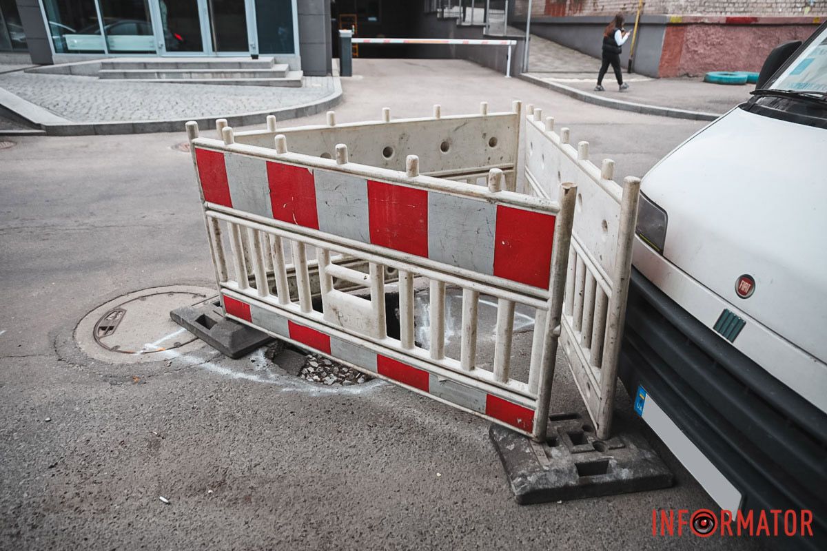 Проте комунальників на місці немає Проте комунальників на місці немає