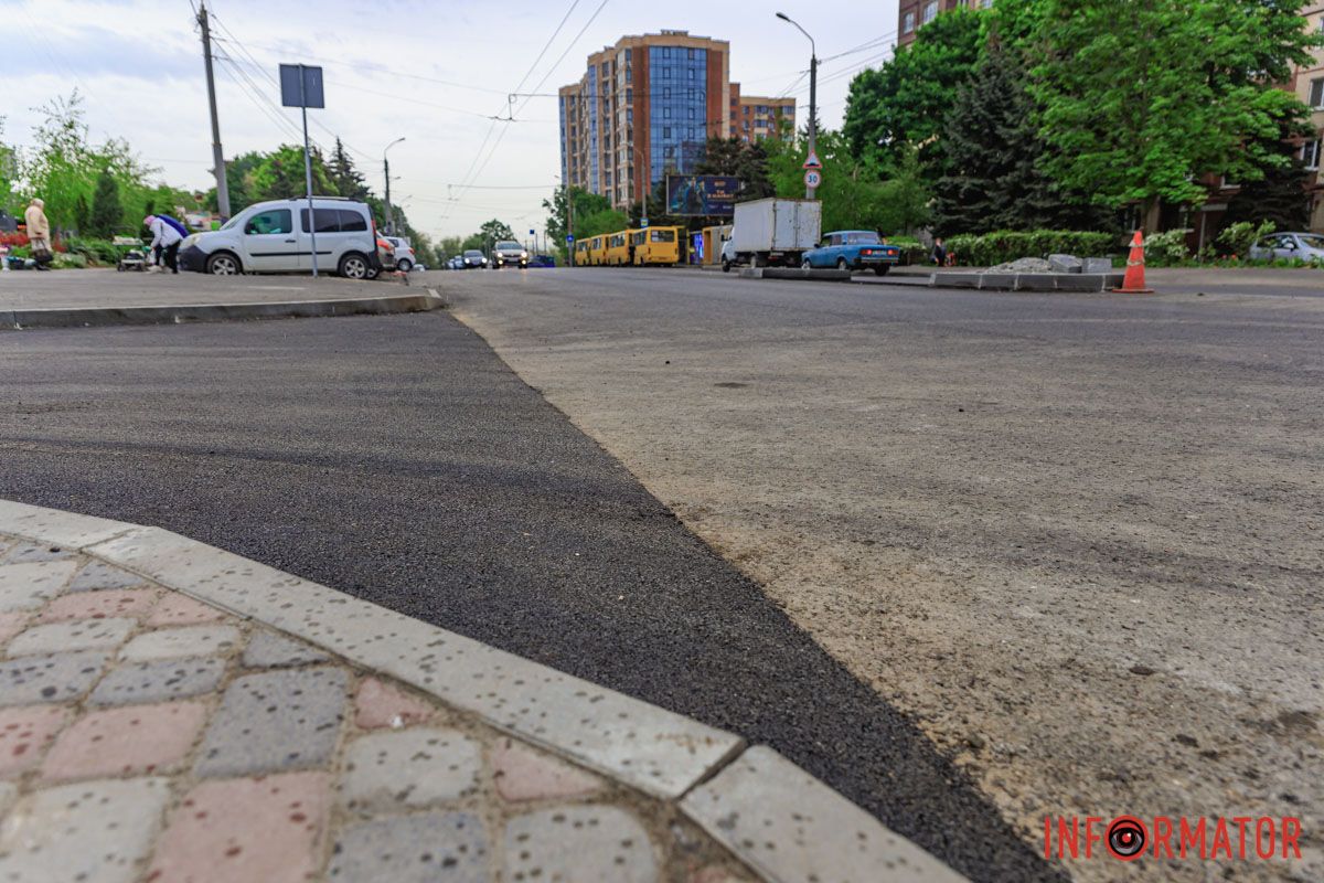 В настоящее время работы по асфальтированию проезжей части находятся на завершающей стадии В настоящее время работы по асфальтированию проезжей части находятся на завершающей стадии