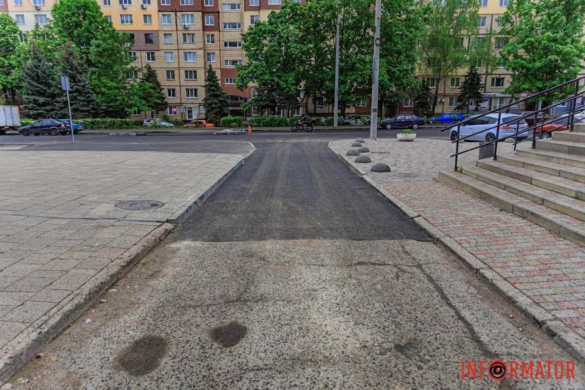 Частично выполнены работы по асфальтованию тротуаров Частично выполнены работы по асфальтованию тротуаров