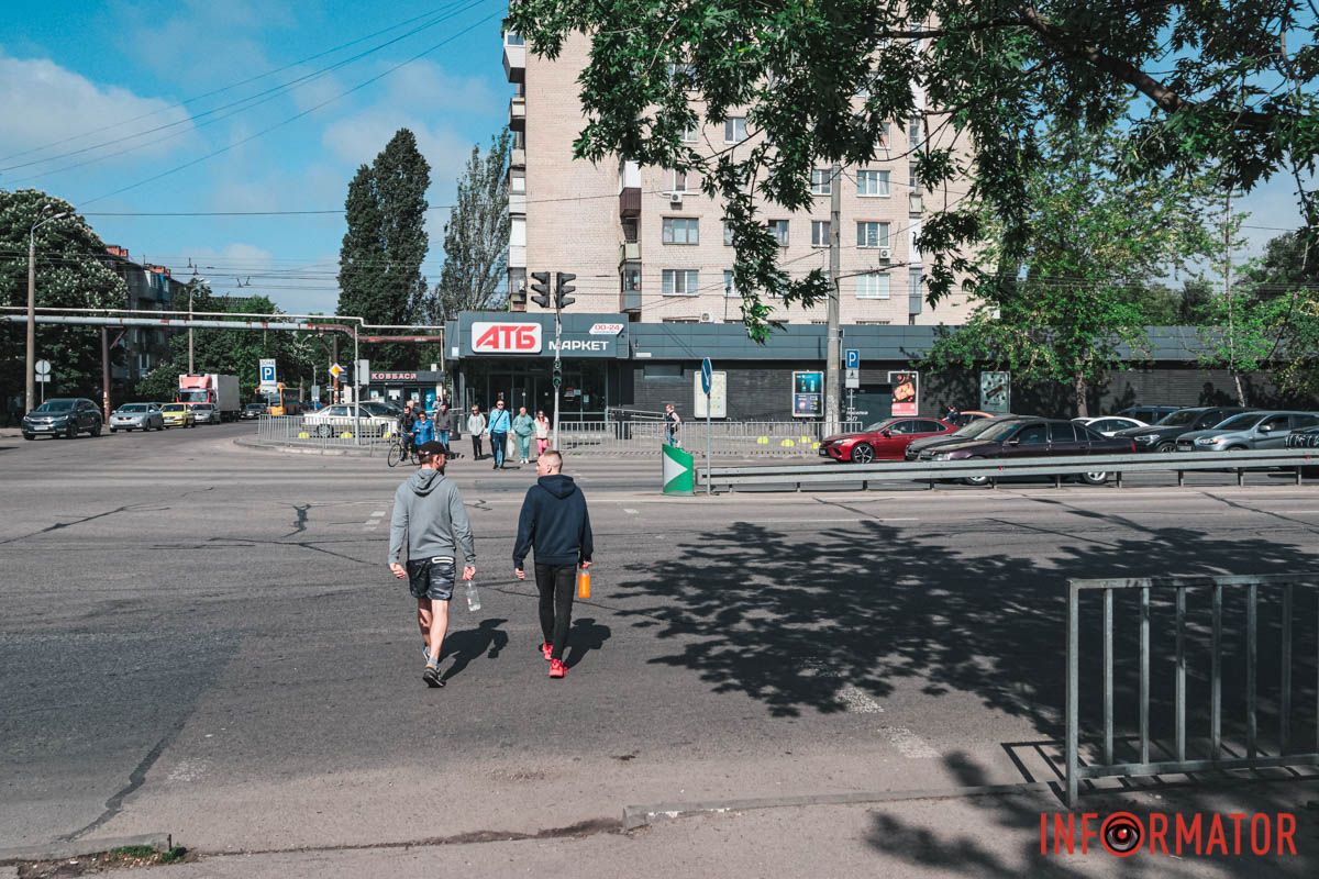 Здесь водитель маршрутки 242 задел женщину на пешеходном переходе Здесь водитель маршрутки 242 задел женщину на пешеходном переходе