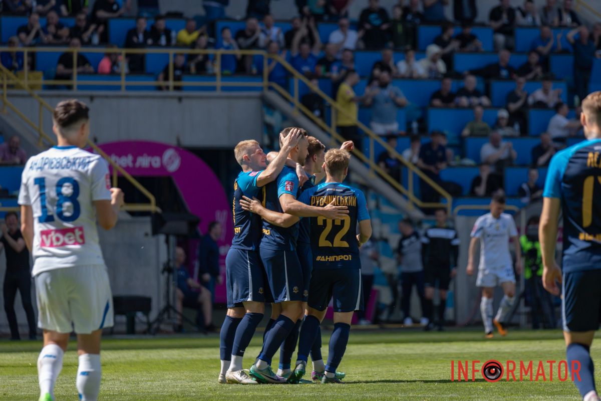 СК “Дніпро-1” святкує перший гол