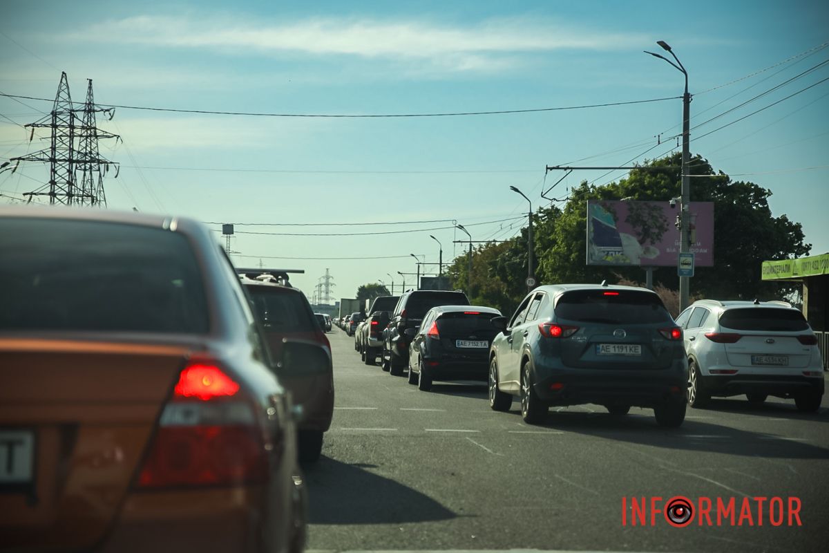 У Дніпрі на Набережній Заводській зіткнулись три автівки