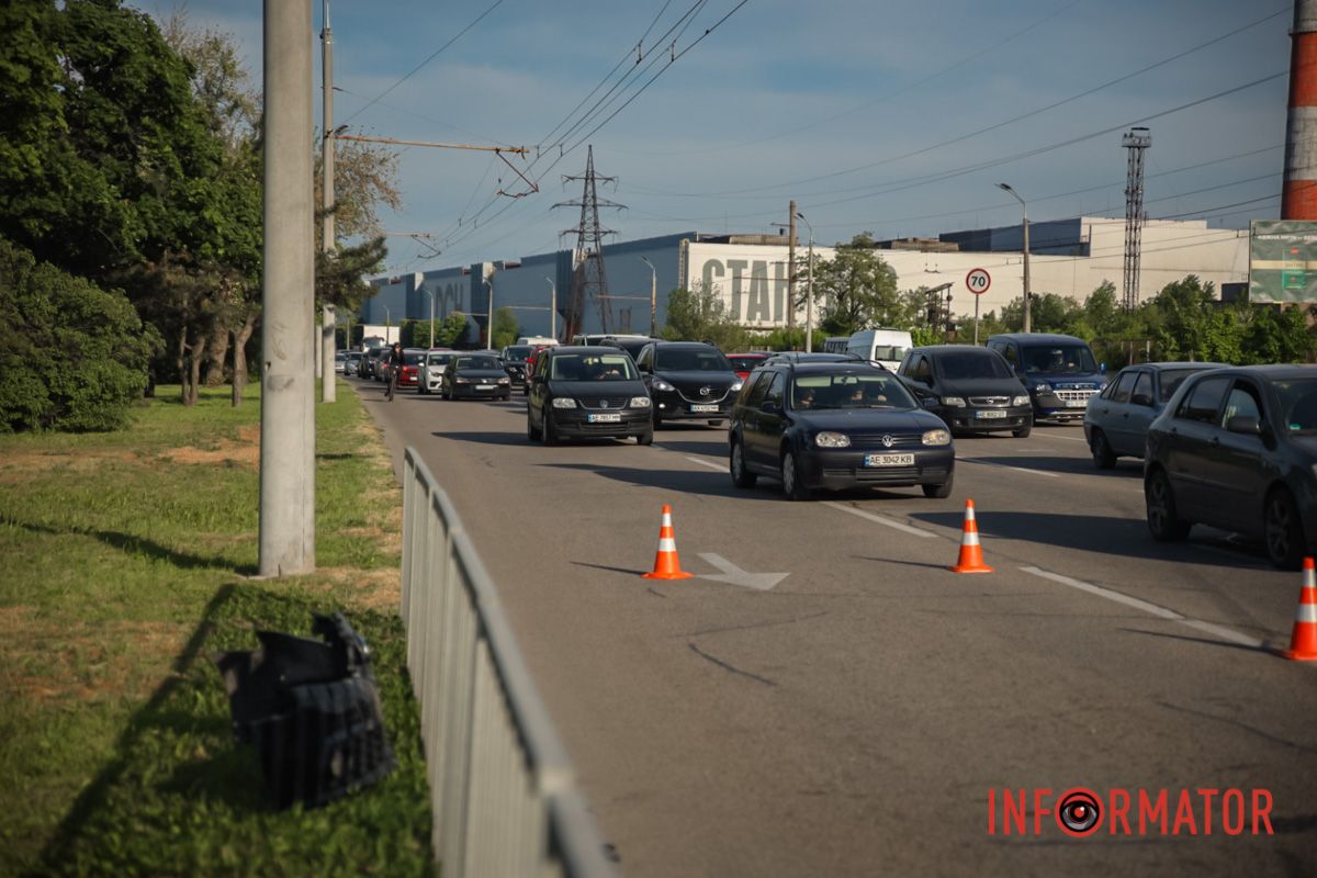 Увтівки прибрали, зайнята права смуга. Рух ускладнено