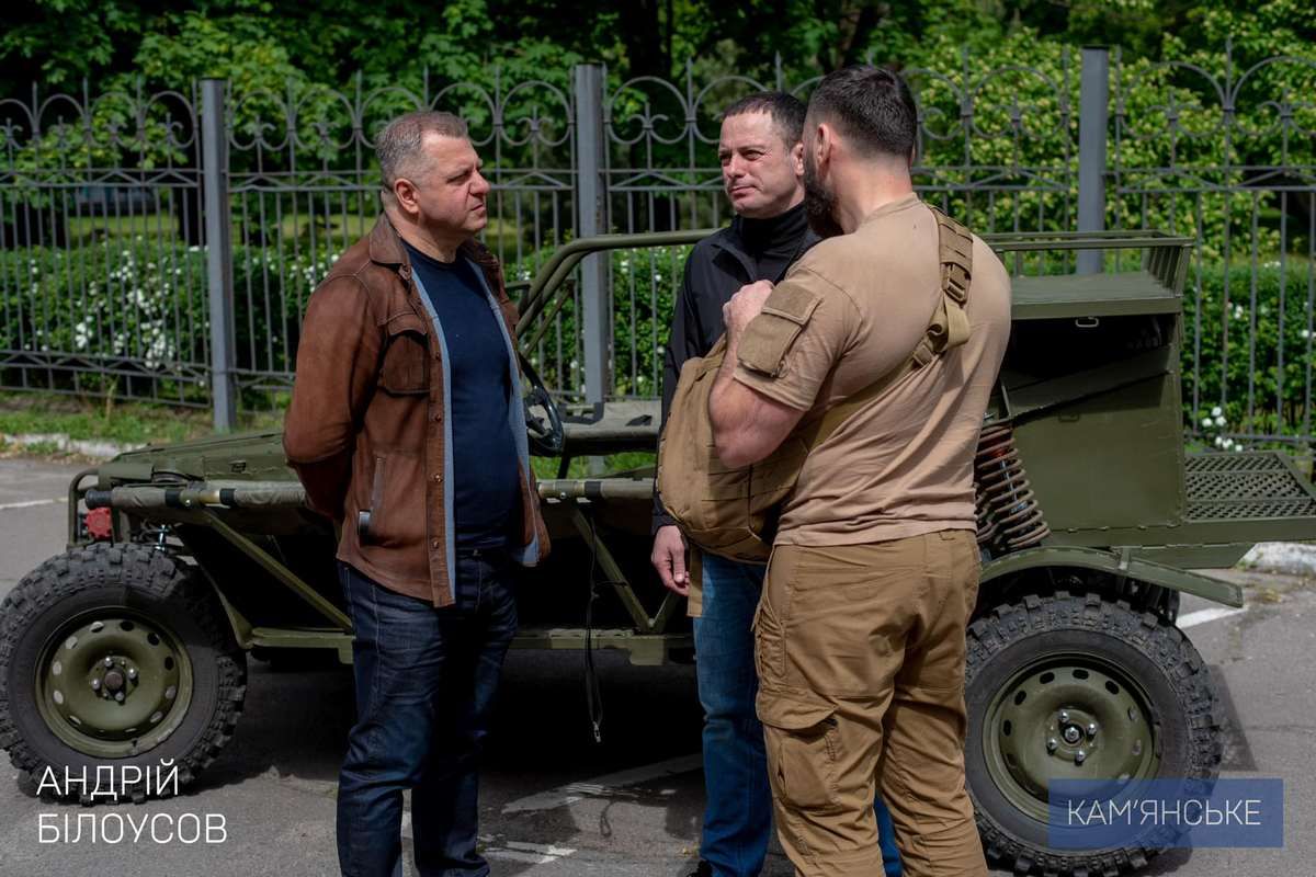 Перший автомобіль передали військовим у понеділок, 29 квітня