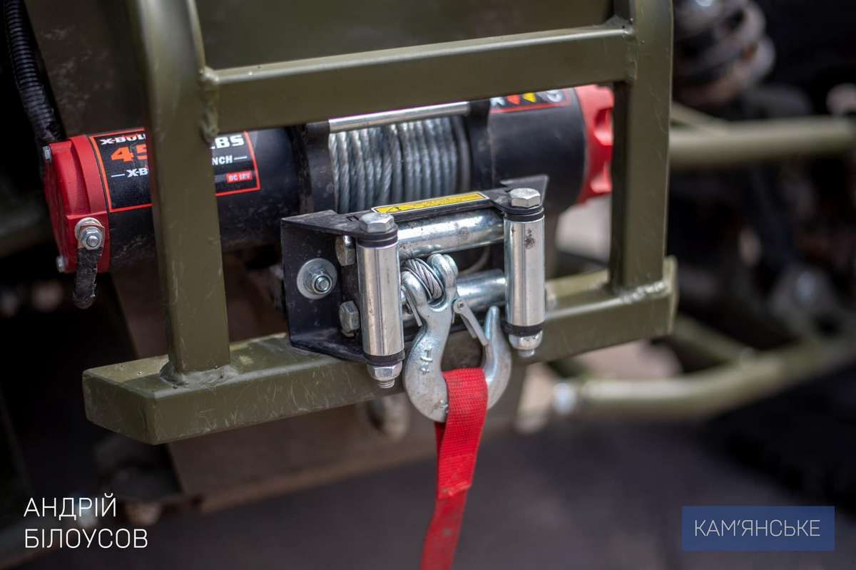 Вони потрібні на фронті для підвозу боєприпасів, проведення ротації, евакуації важкопоранених 