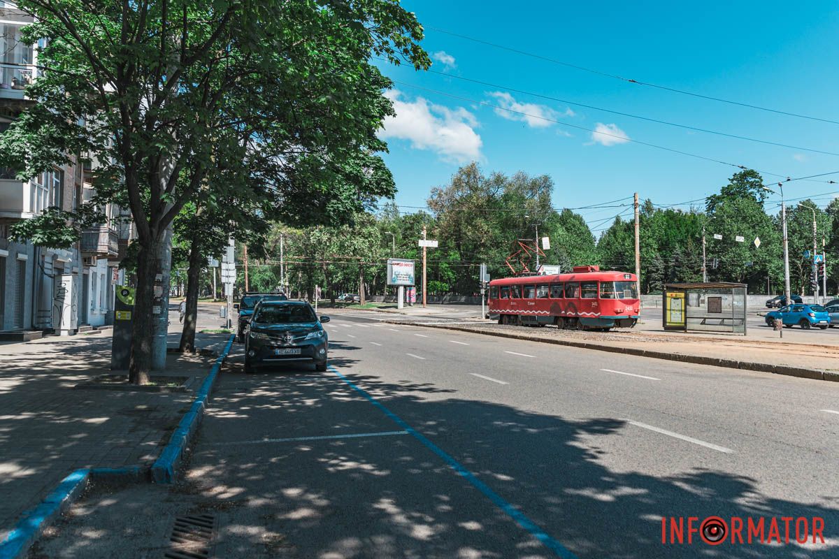 Этот участок давно нуждался в ремонте из-за износа от постоянного потока машин Этот участок давно нуждался в ремонте из-за износа от постоянного потока машин