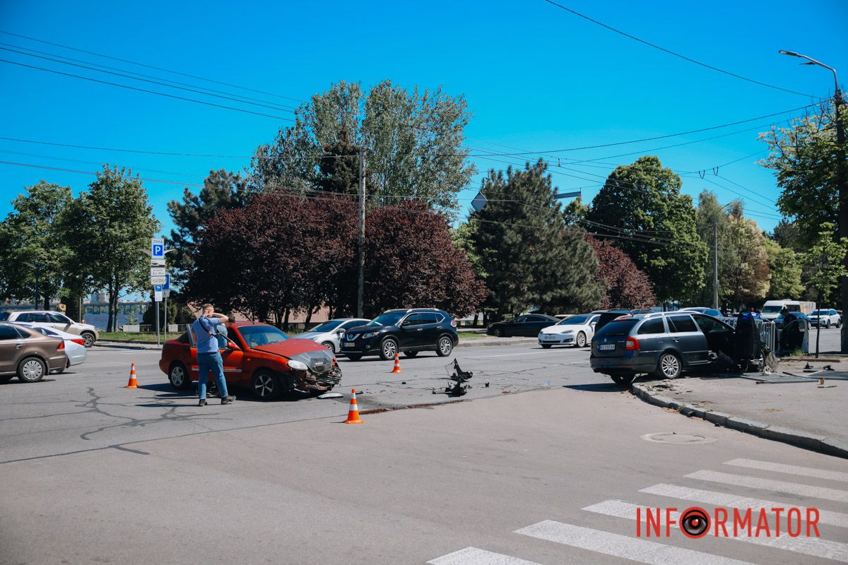 Skoda зіткнулась з Daewoo та влетіла в паркан