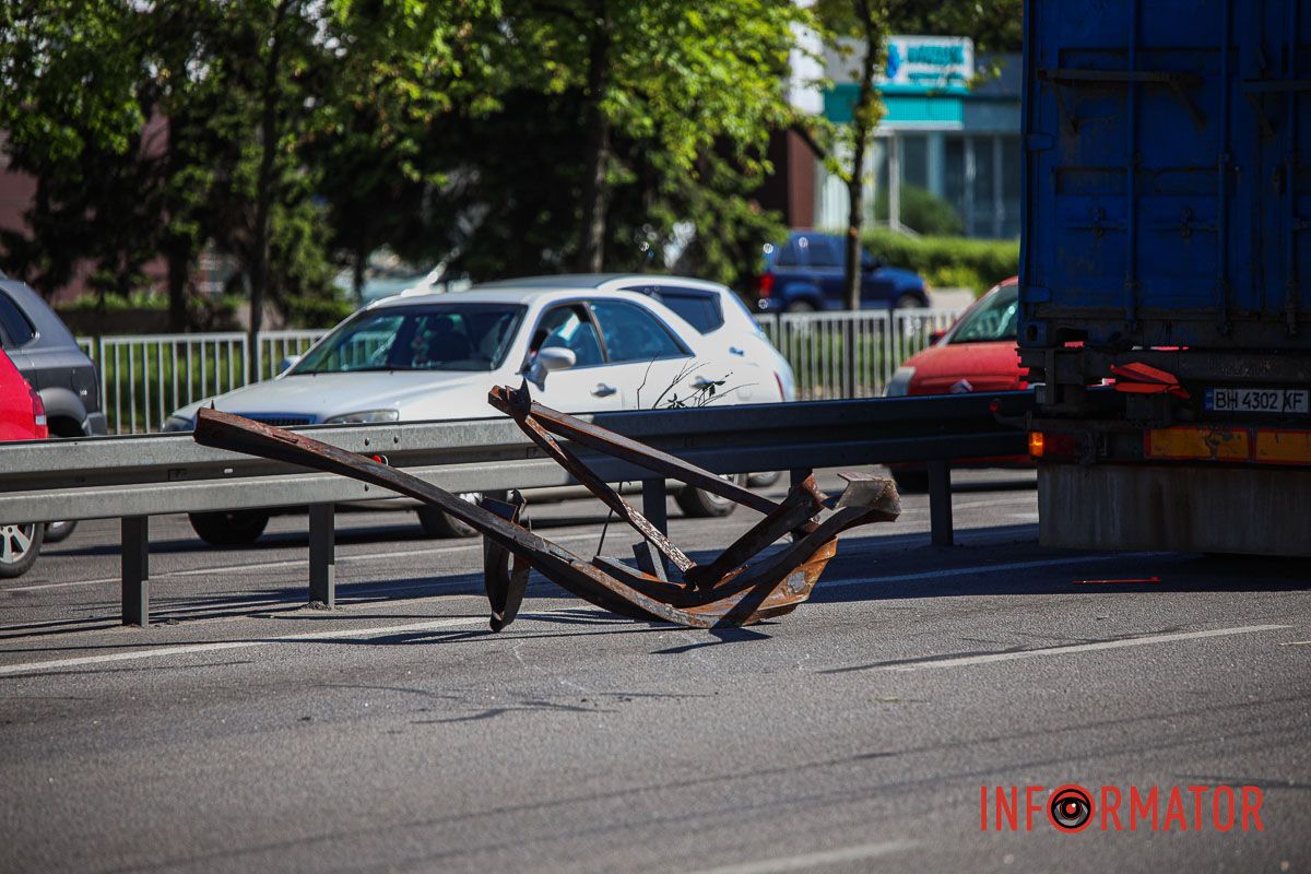 Занята левая полоса в сторону улицы Калиновой
