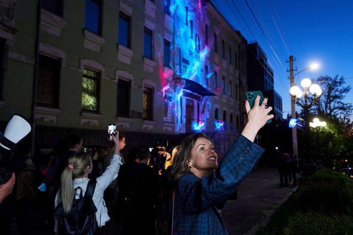 У Дніпрі створили унікальну інсталяцію під назвою «Душа» У Дніпрі створили унікальну інсталяцію під назвою «Душа»