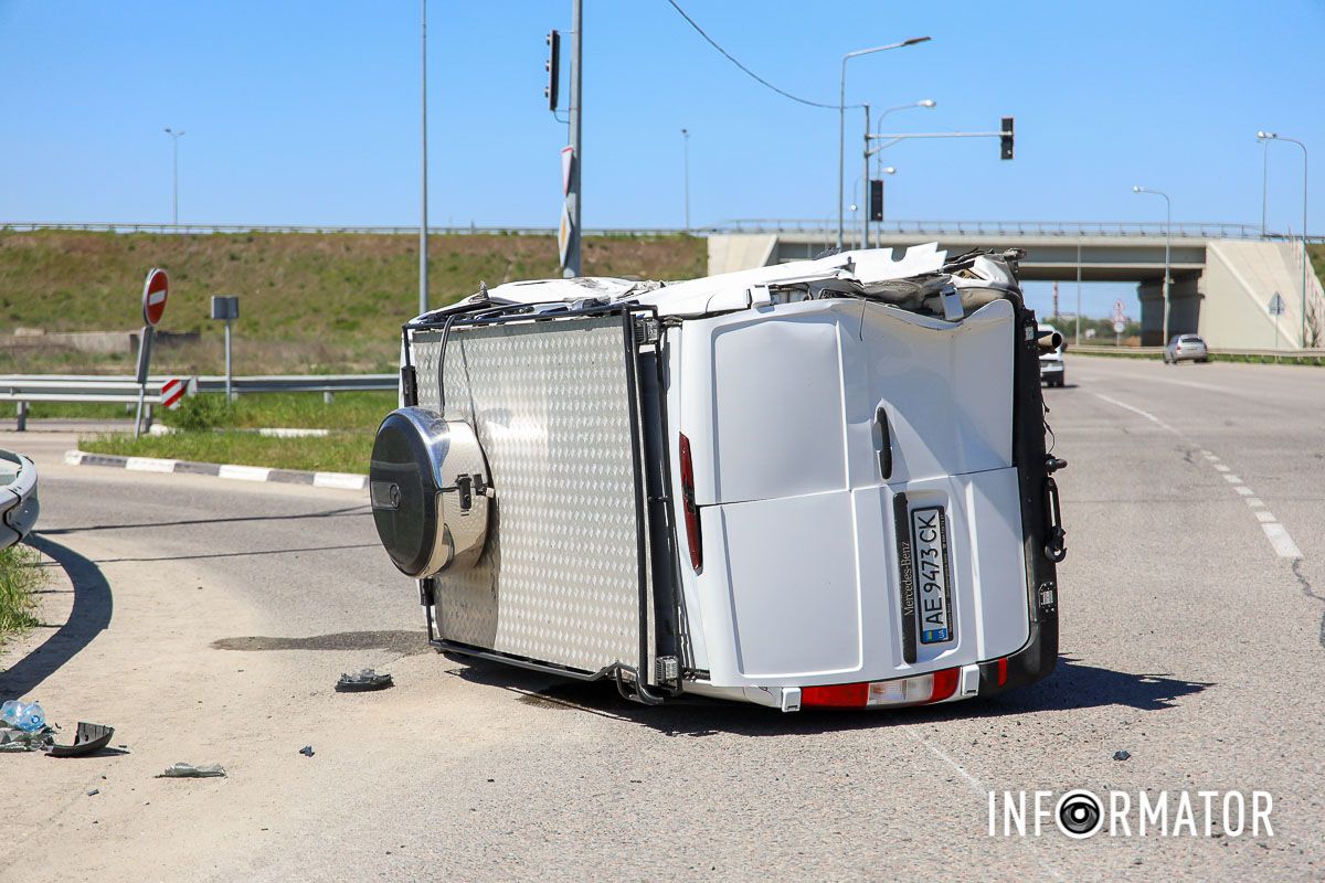 Він виїхав на зустрічну смугу, де вдарив Mercedes