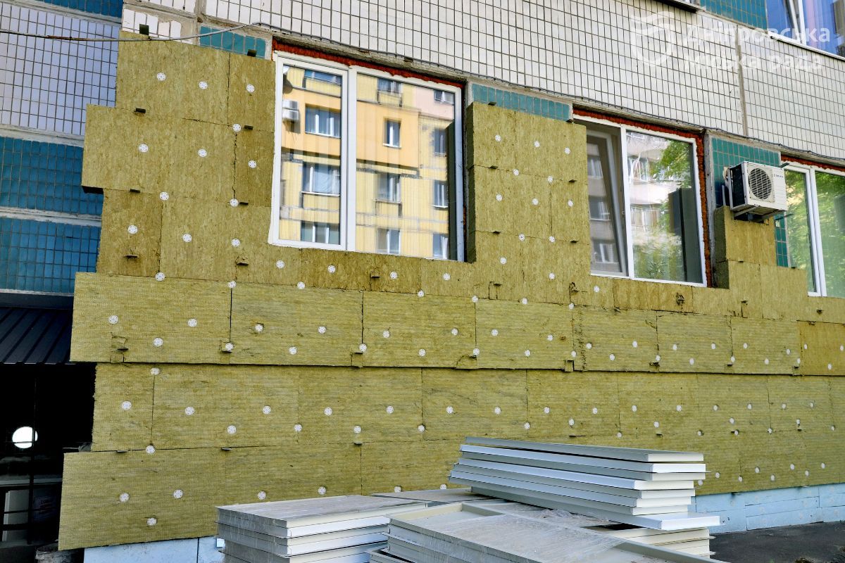 У приміщеннях замінили вікна, комунікації та проводку, встановили нові радіатори опалення У приміщеннях замінили вікна, комунікації та проводку, встановили нові радіатори опалення