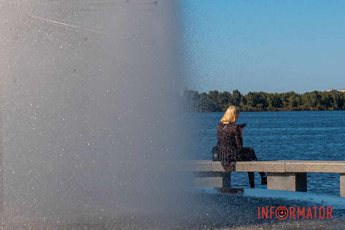 и разливает мир чудес,