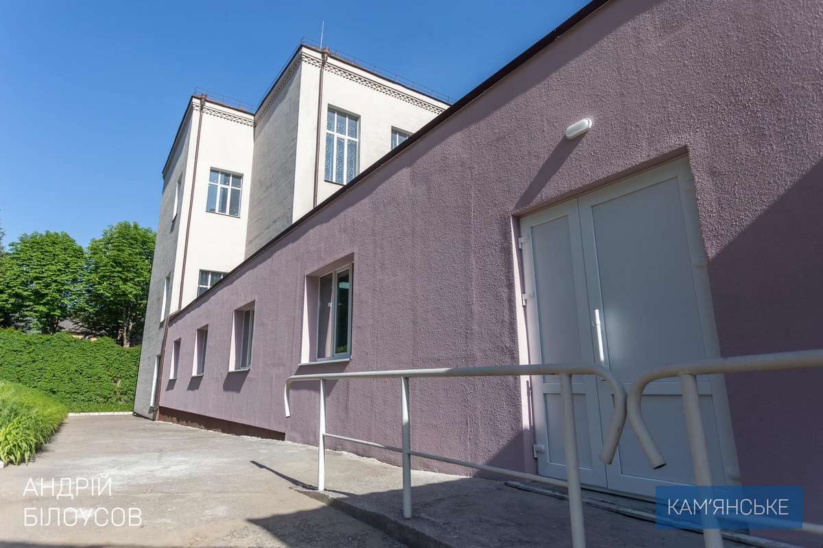 В Ліцеї №9 нещодавно відремонтували перехід між корпусами В Ліцеї №9 нещодавно відремонтували перехід між корпусами
