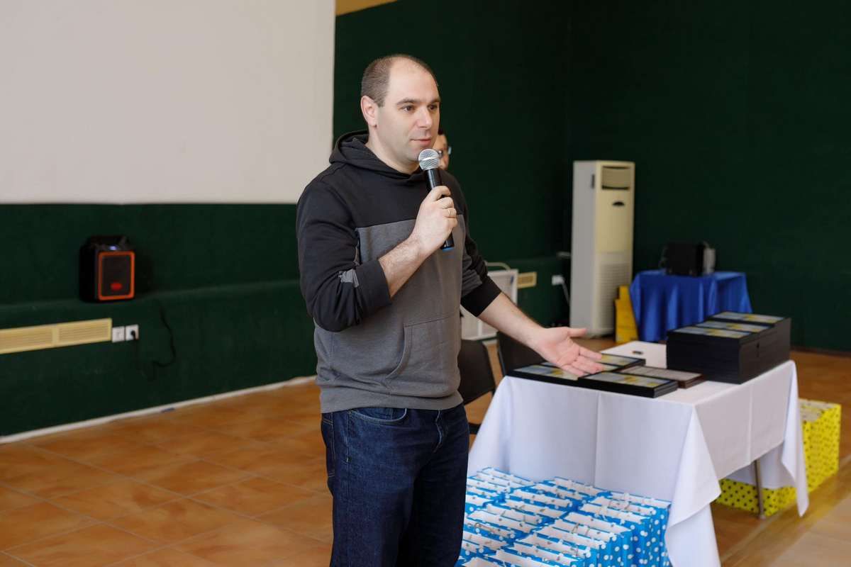 Дмитрий Кисилевский на встрече «Вязального батальона» Днепра Дмитрий Кисилевский на встрече «Вязального батальона» Днепра